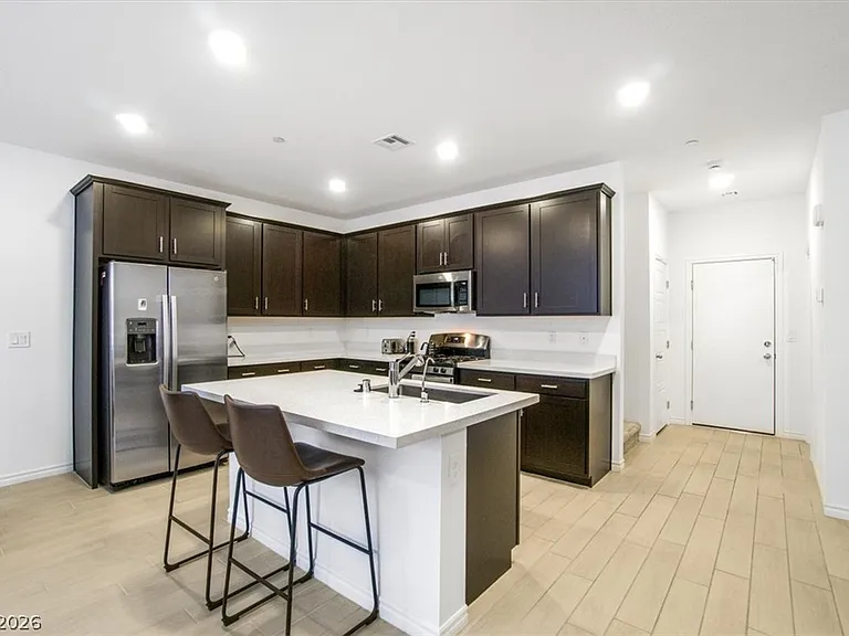 1529 Eva Crossing Pl — Photo 4