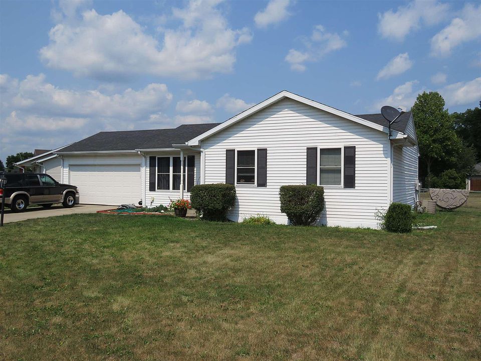 1st image of 828 Colonial Manor Dr