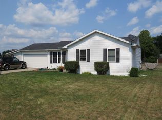 828 Colonial Manor Dr, Goshen, IN 46526
