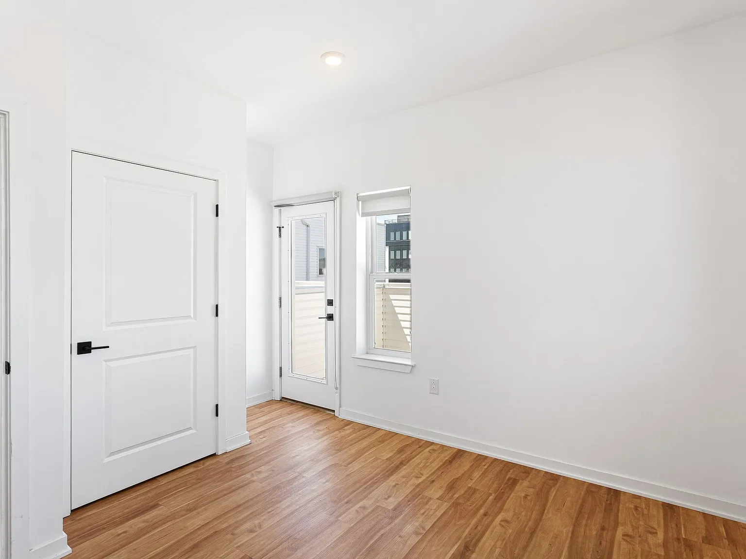 1309 Cambridge St — Photo 4
