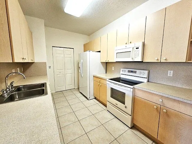 3569 Forest Hill Blvd — Photo 2