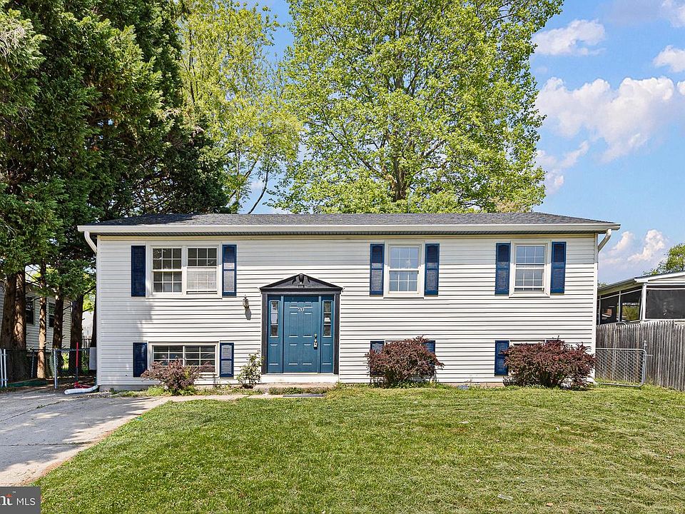 1st image of 20 Dorsey Ln