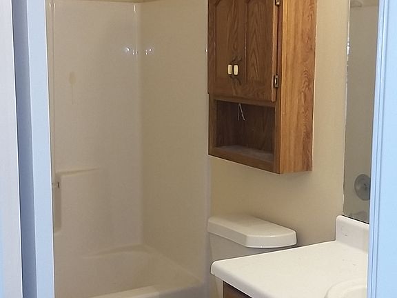 5th image of 104 Castlewood Cir