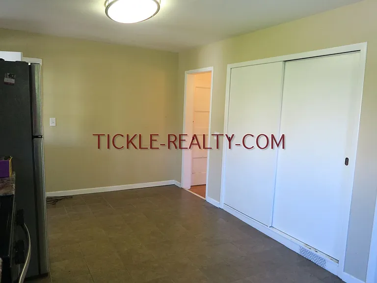 380 Oxford St — Photo 7