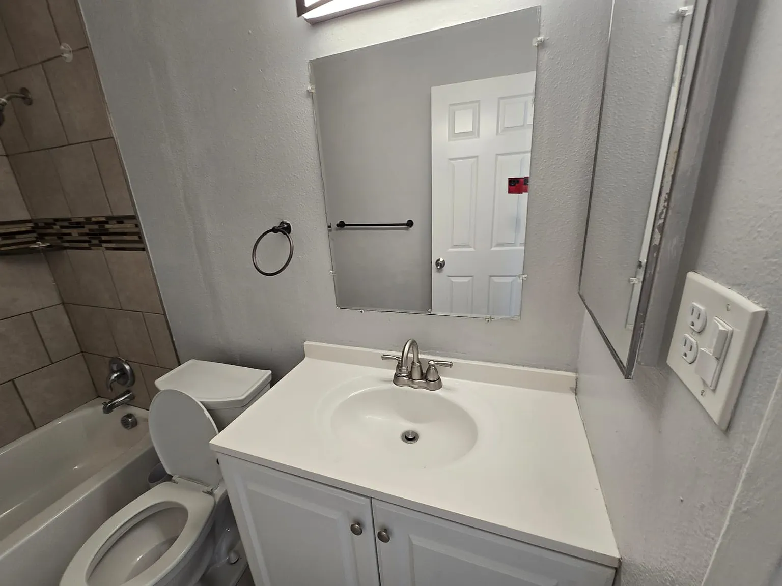 2 bed, 850 sqft, $1,300 — Photo 3