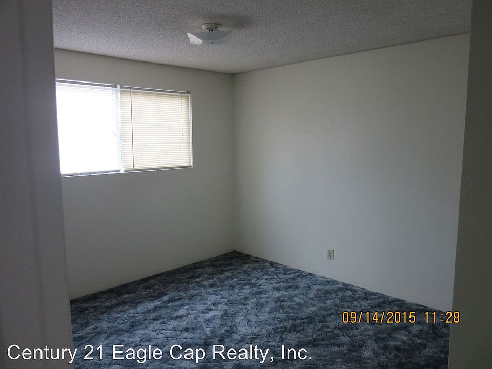 2nd image of 611 12th St APT M
