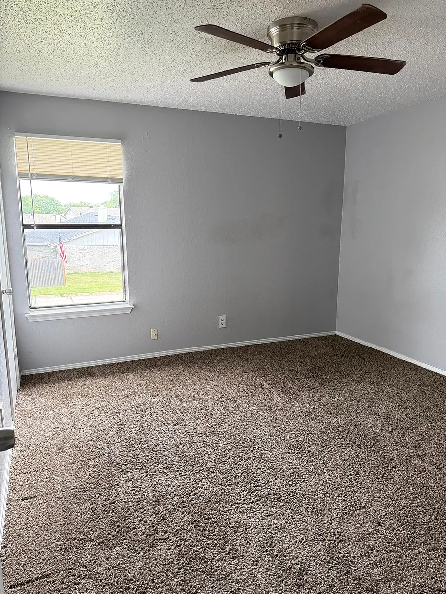 Building Photo - 5905 Shadydell Dr #59085