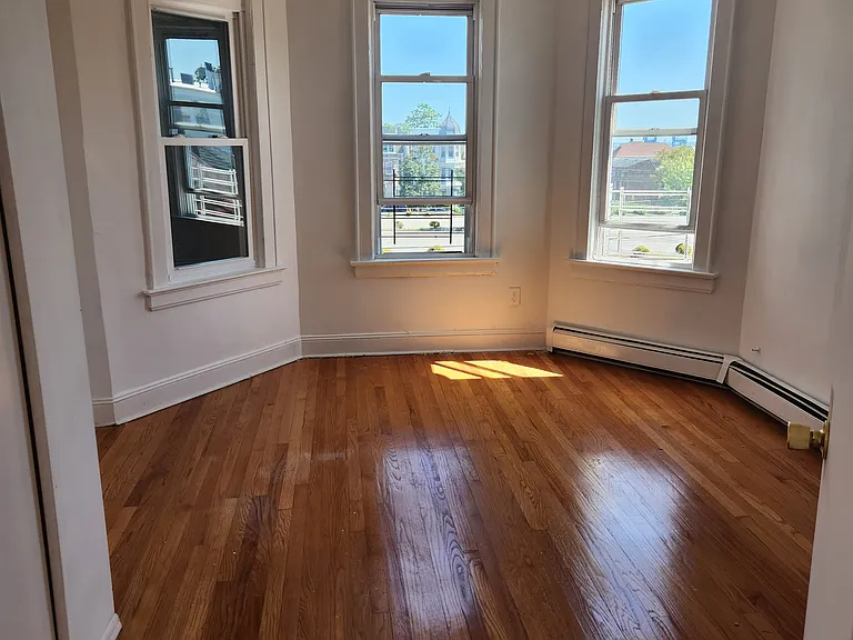 128 Ridge St #3 — Photo 7