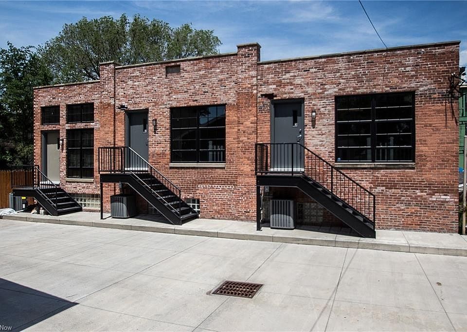 1st image of 3002 Franklin Blvd #2