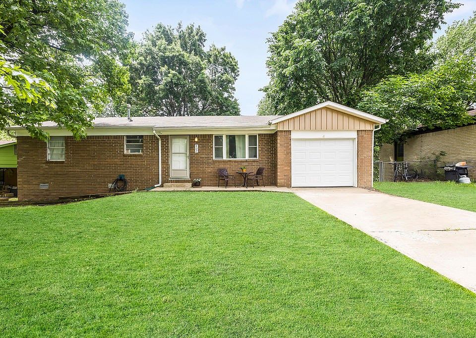 1st image of 407 W Wren Cir