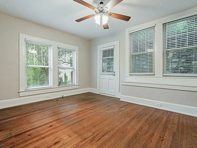 Duplex Apartment on 17th Avenue — Photo 26