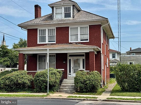 2nd image of 990 E Philadelphia St