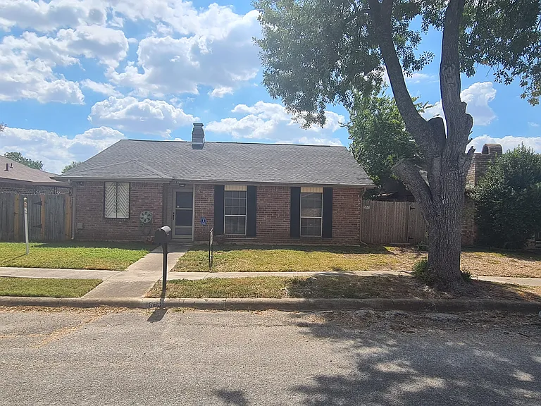 663 Fern Meadow Dr — Photo 1