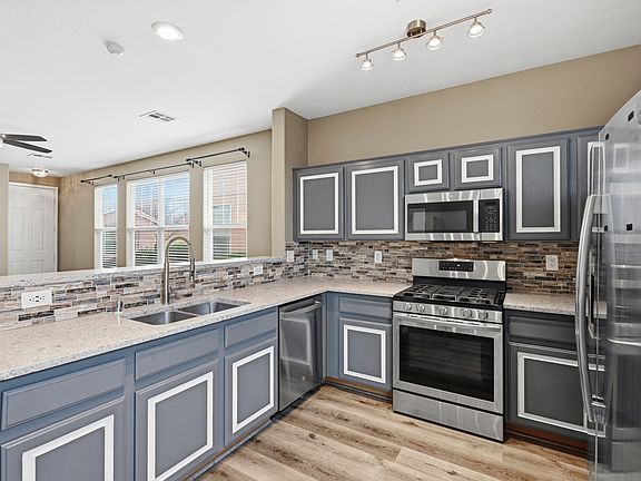 3rd image of 4931 Droubay Dr