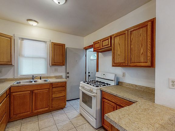 3rd image of 609 Snelling Ave N #609