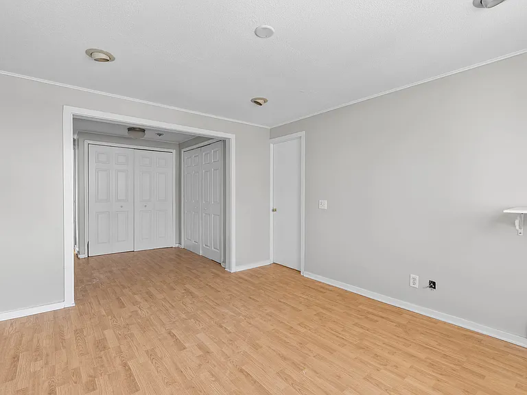 285 Richard St — Photo 10
