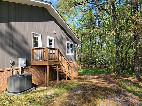 5th image of 255 Thomasburg Ln