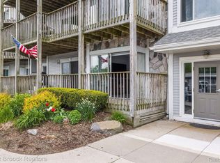 37522 Jefferson Ave APT 101, Harrison Township, MI 48045