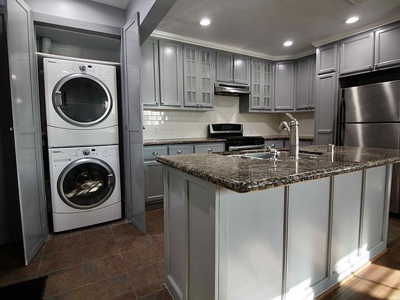 3rd image of 366 S Barrington Ave