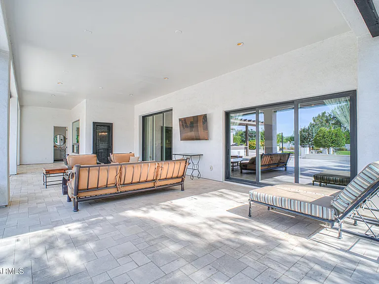12424 E Victoria St — Photo 79
