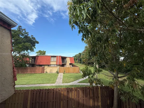 8146 Thames Blvd, Boca Raton, FL 33433