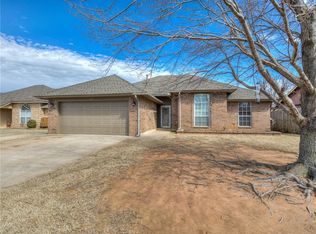 116 Bellgate Dr, Yukon, OK 73099