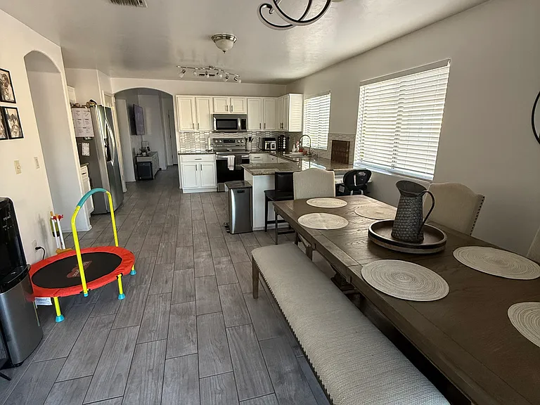 2049 W Silver Grass Pl — Photo 9