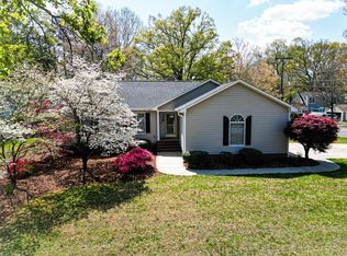1348 Granville St, Burlington, NC 27215