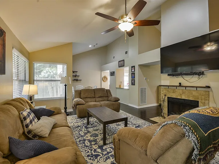3218 Lake Stream Dr — Photo 14