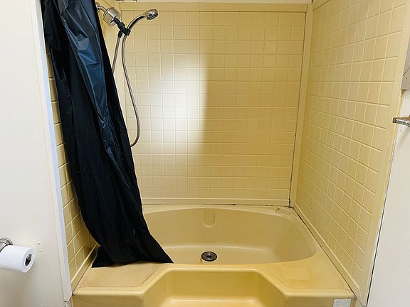 3rd image of 3015 S 54th St W
