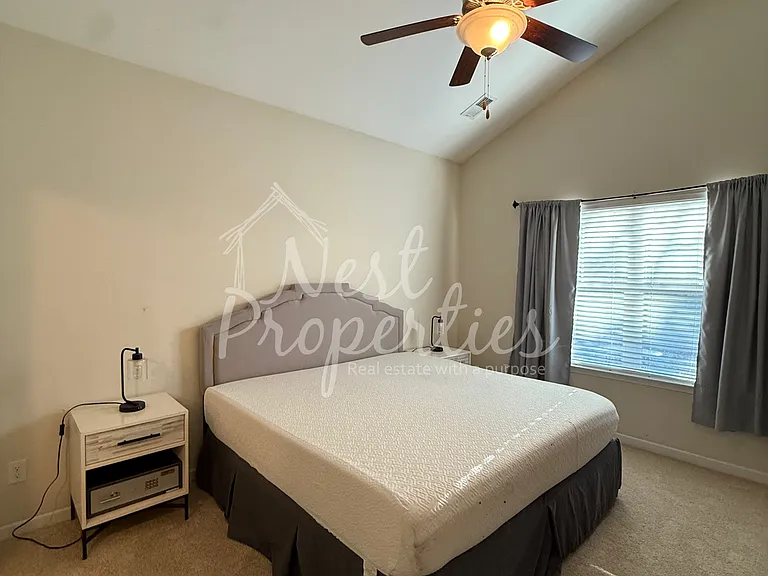 613 Finnegan Ln — Photo 6