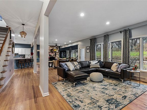 5th image of 4892 Macgregor Ln