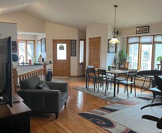 5th image of 7329 Silverthorn Dr