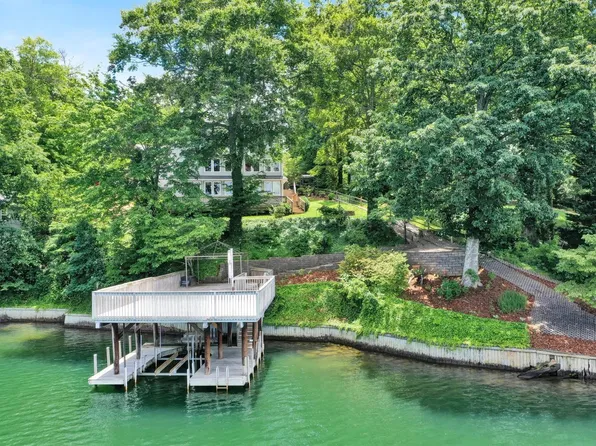 1290 Belle Isle Dr, Union Hall, VA 24176