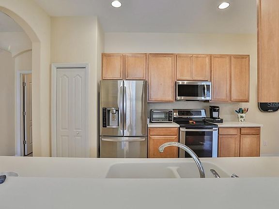 4th image of 706 Camellia Green Dr