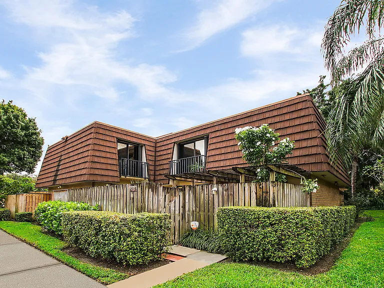 2316 23rd Ln — Photo 3