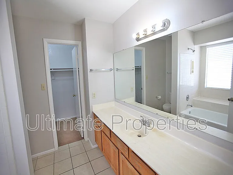 1803 W Barrow Dr — Photo 16