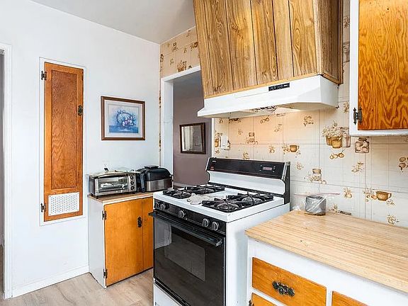 5th image of 1479 W Evans St #1