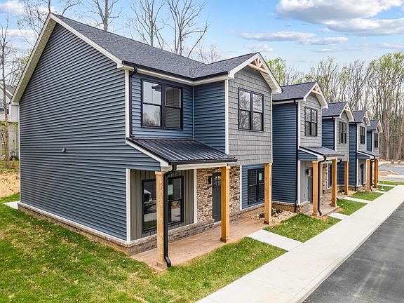 2nd image of 1023 Wythe Dr