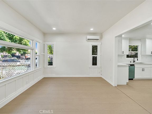 4th image of 1020 W 70th St