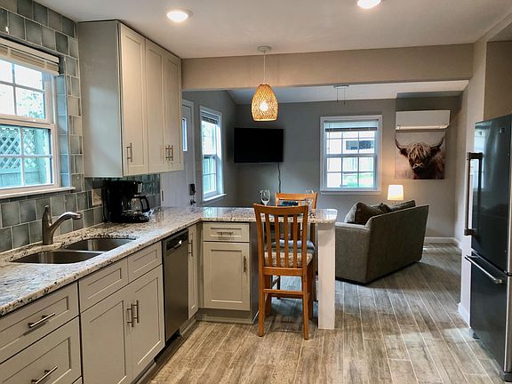 2nd image of 5543 Merkens Dr #2
