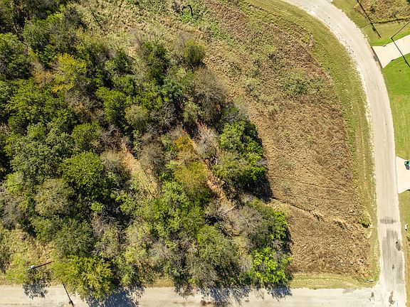 5th image of 17134 Woodlawn Dr