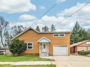 1124 Hill Ave, Elgin, IL 60120