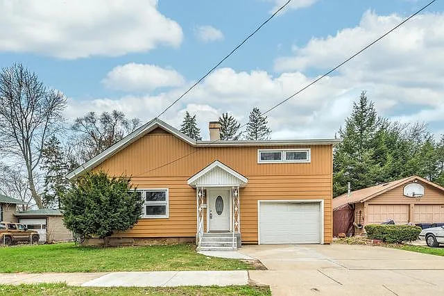 1124 Hill Ave photo 1