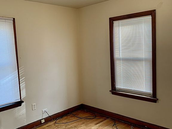 4th image of 212 E 143rd St