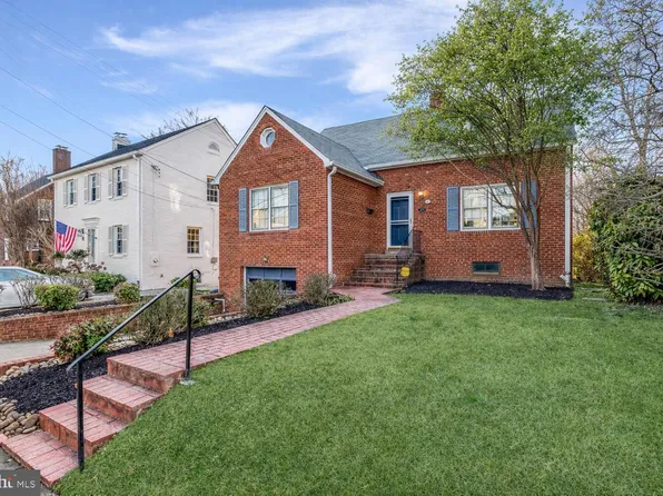 2420 Cameron Mills Rd, Alexandria, VA 22302