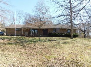 905 Cedar Bluff Ln, Cobden, IL 62920