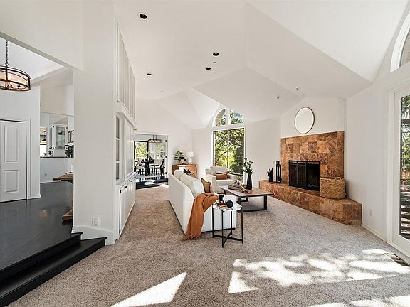 4th image of 4735 Golf View Court