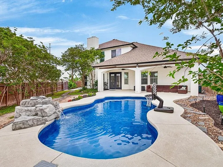 8417 Macarena Dr — Photo 1