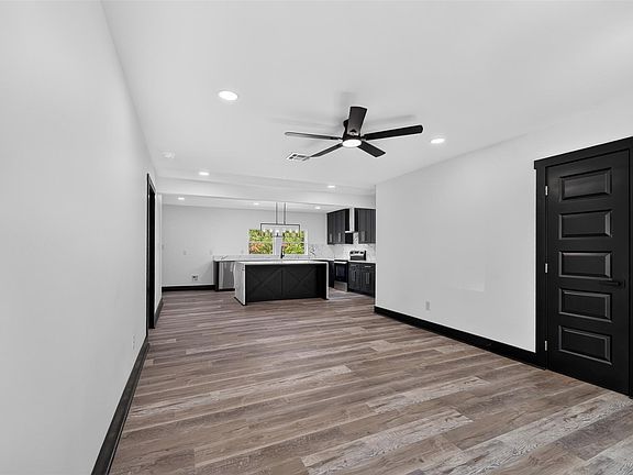 3rd image of 705 Jersey Ln